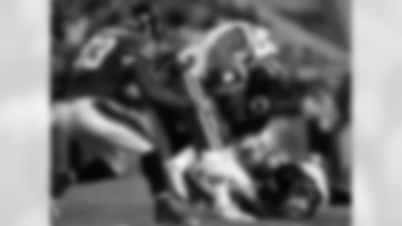 93 Quentin Groves, #56 Justin Durant