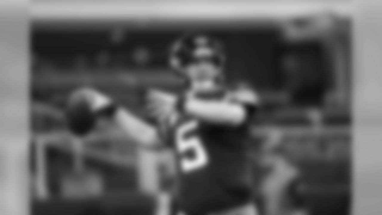 Jacksonville Jaguars quarterback Blake Bortles (5) throws during warm-ups before an NFL football game against the Dallas Cowboys in Arlington, Texas, Sunday, Oct. 14, 2018. (AP Photo/Jim Cowsert)