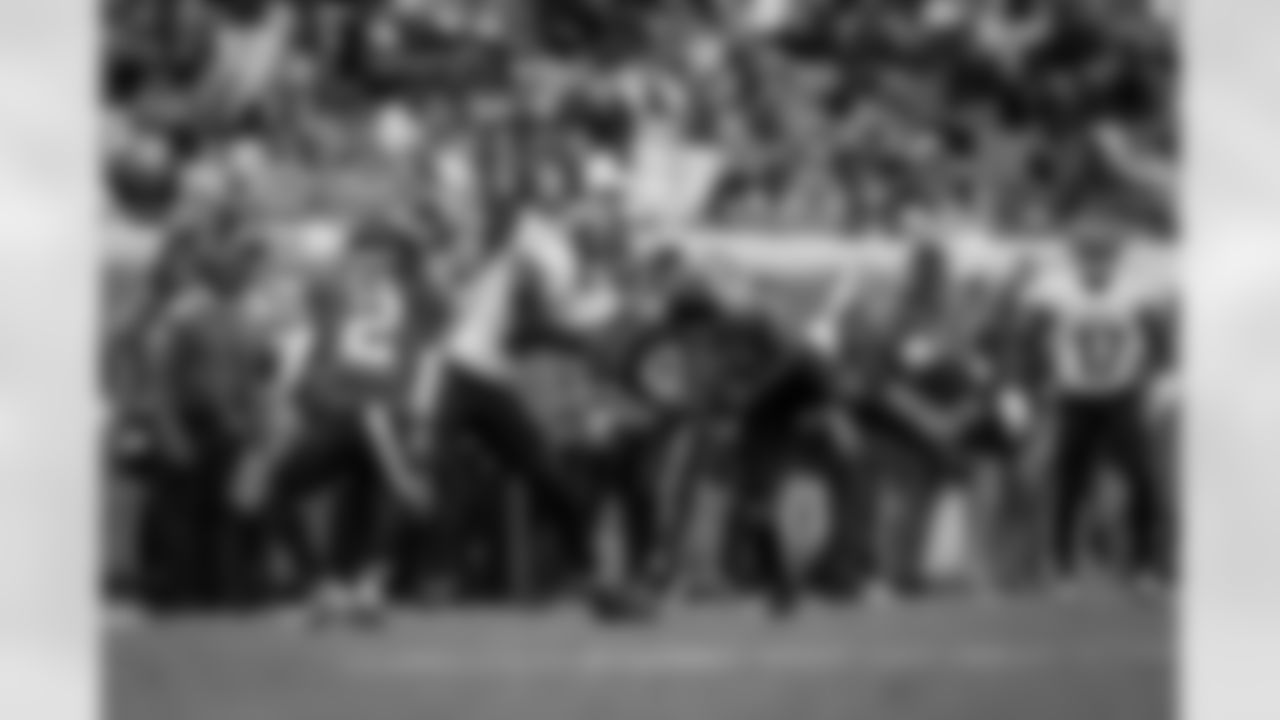 2021_1128_Falcons_Home_0931