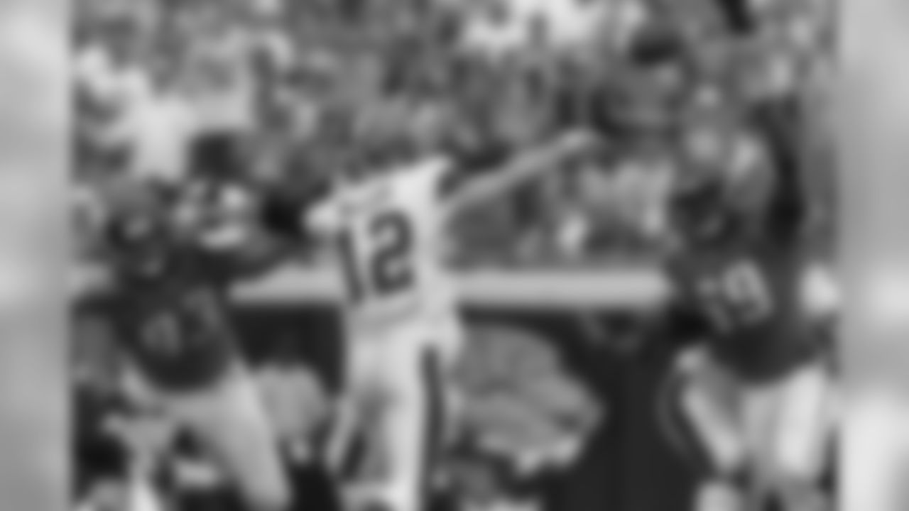 93 Tyson Alualu, #59 Larry Hart