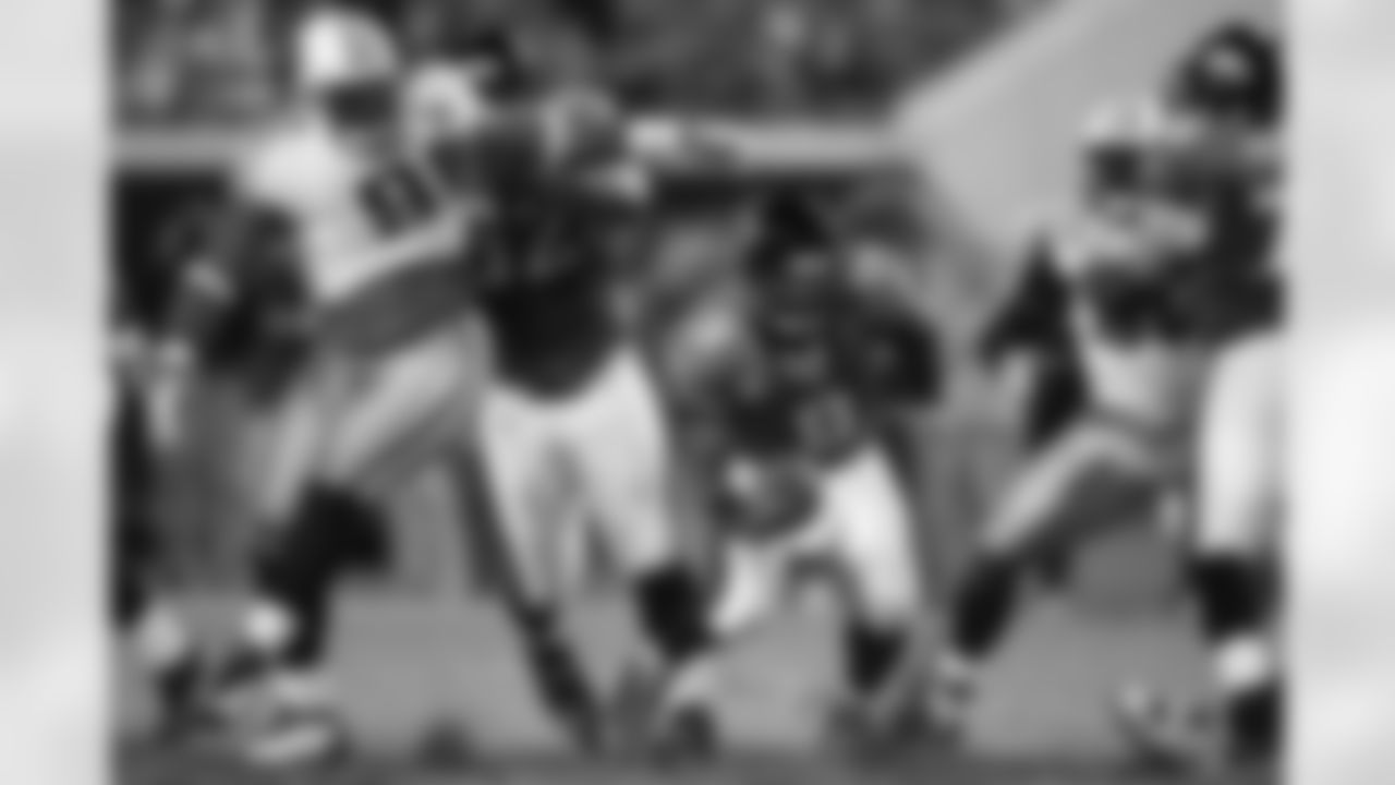 62 Dennis Norman, #9 David Garrard, #79 Tony Pashos