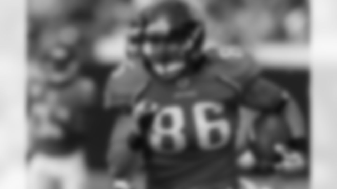 86 Zach Miller