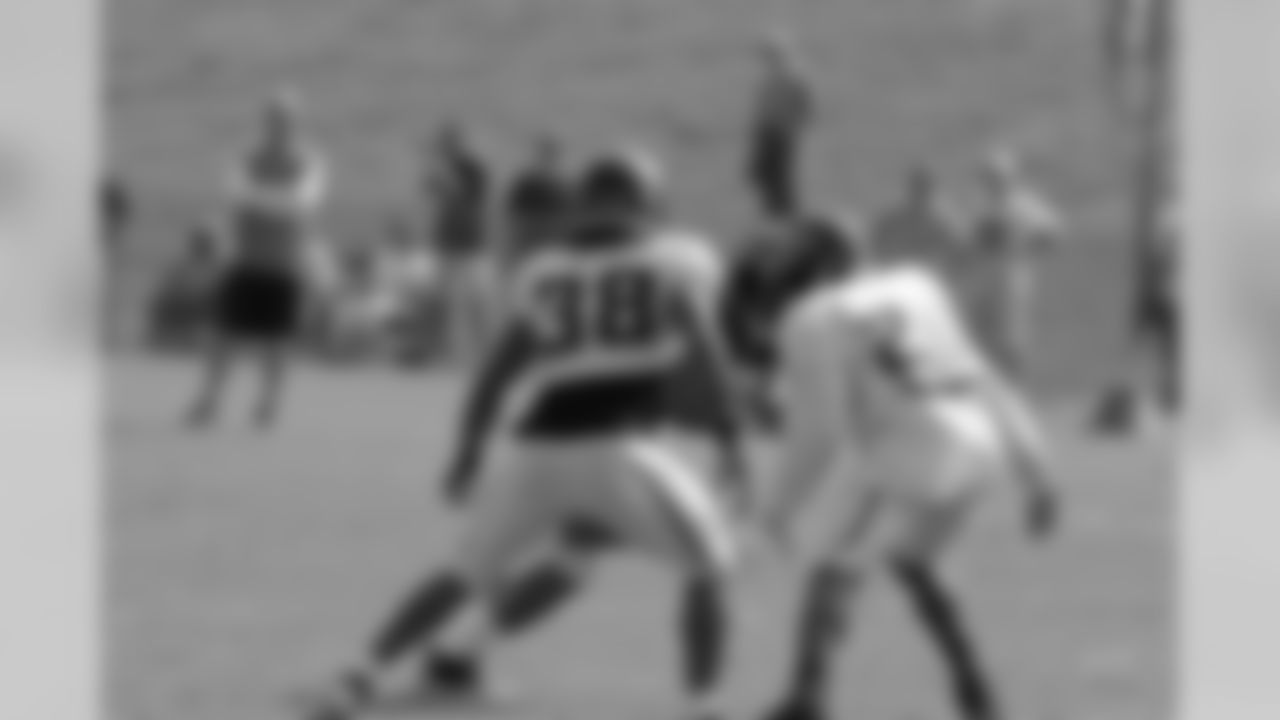 38 Josh Gordy, #20 Anthony Smith
