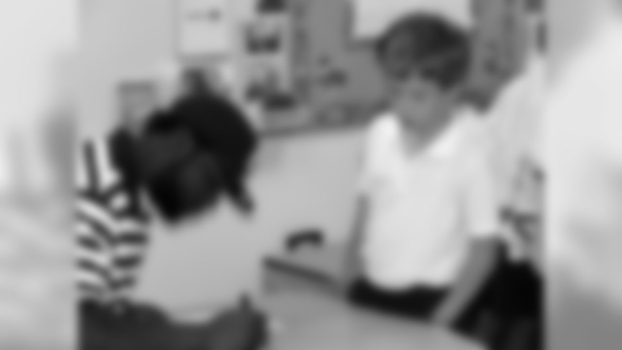 Groves visits Grace Episcopal Day School
