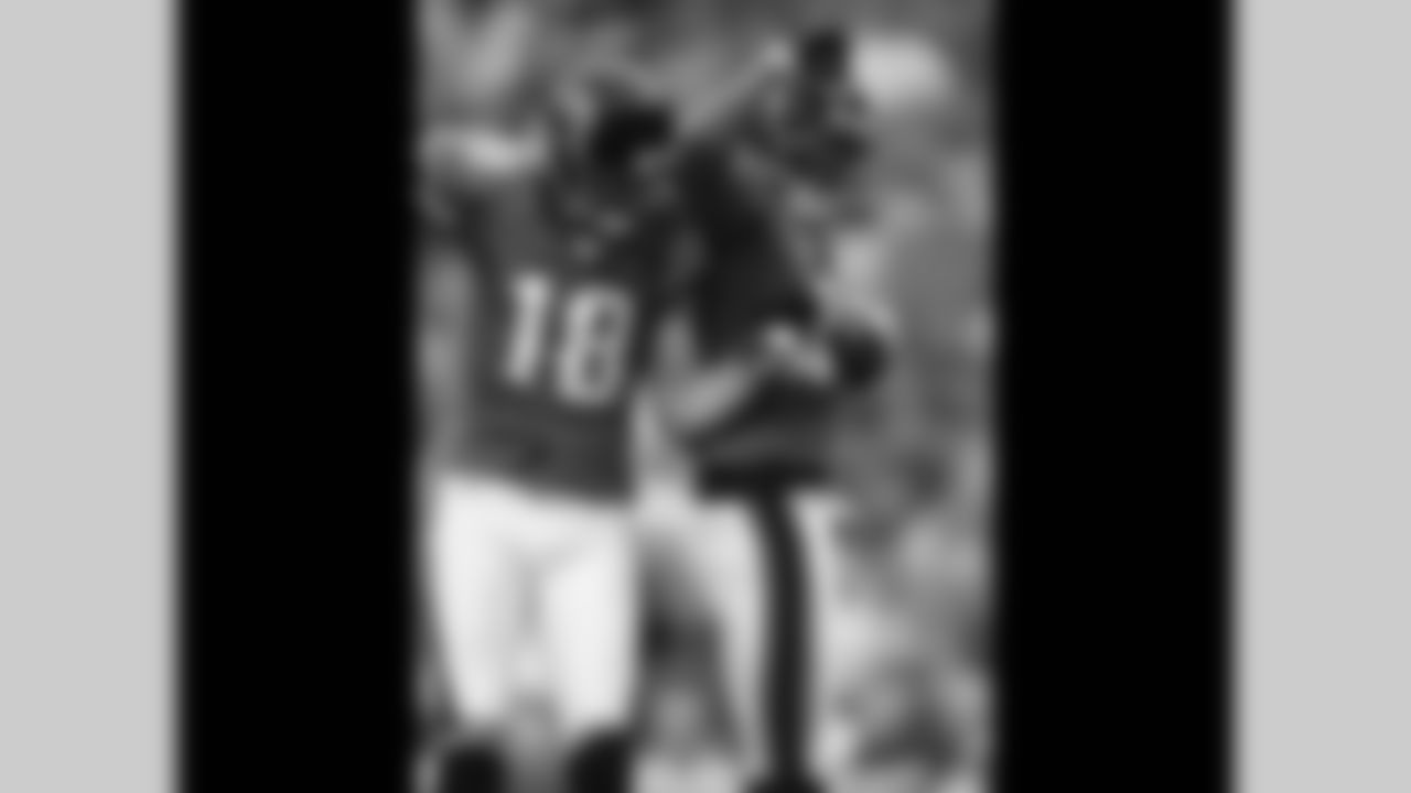 18 Matt Jones, #11 Reggie Williams