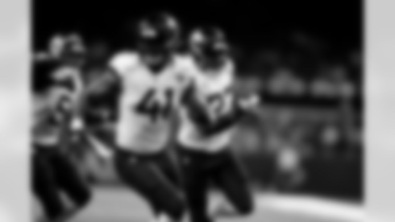 Jacksonville Jaguars vs. New Orleans Saints
LB Foyesade Oluokun (23) and OLB Josh Allen (41)