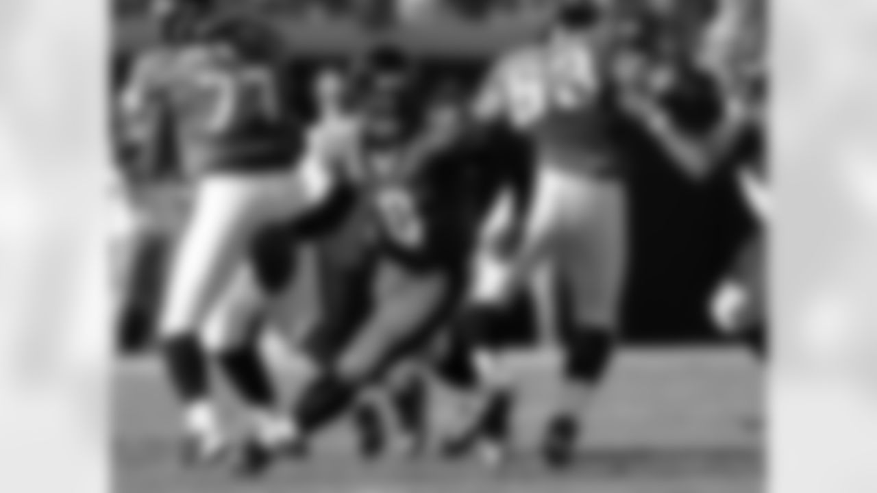 77 Uche Nwaneri, #9 David Garrard, #63 Brad Meester