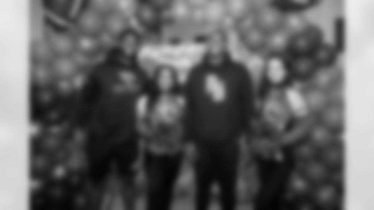 2022_1122_JoshTravonYetDinner_052