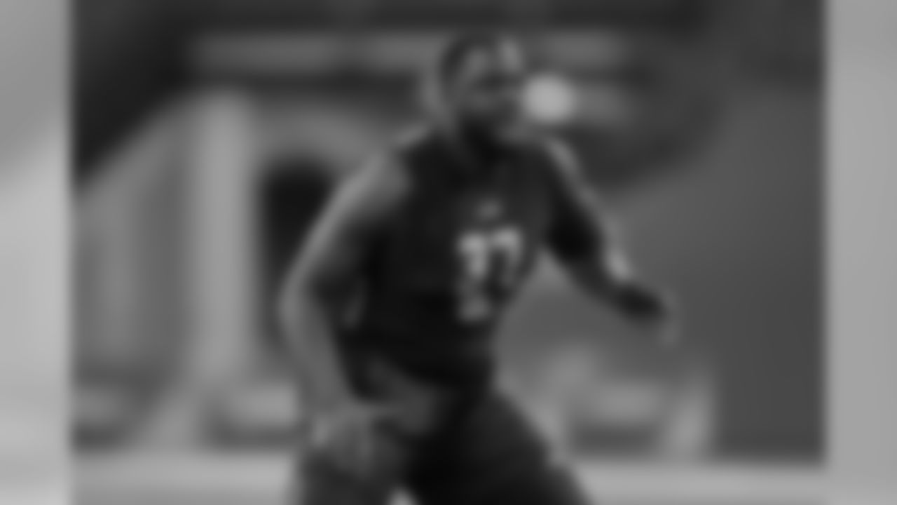 OL Cam Robinson