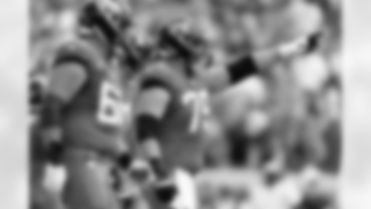 Jacksonville Jaguars vs. Kansas City Chiefs

OL Luke Fortner (79)