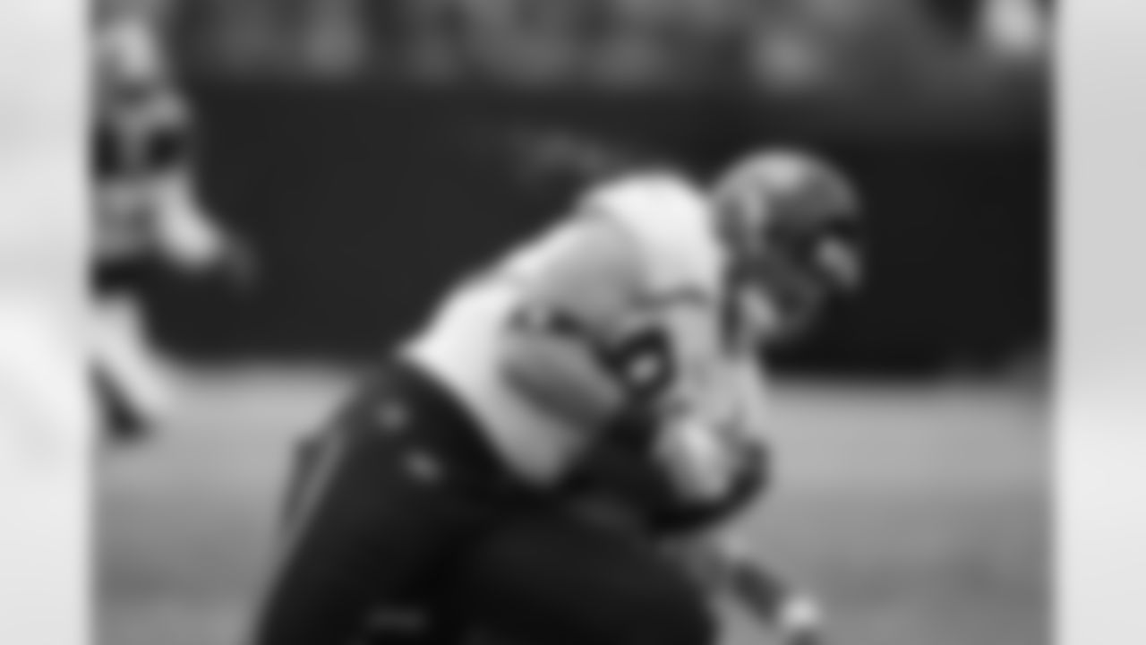 86 Zach Miller