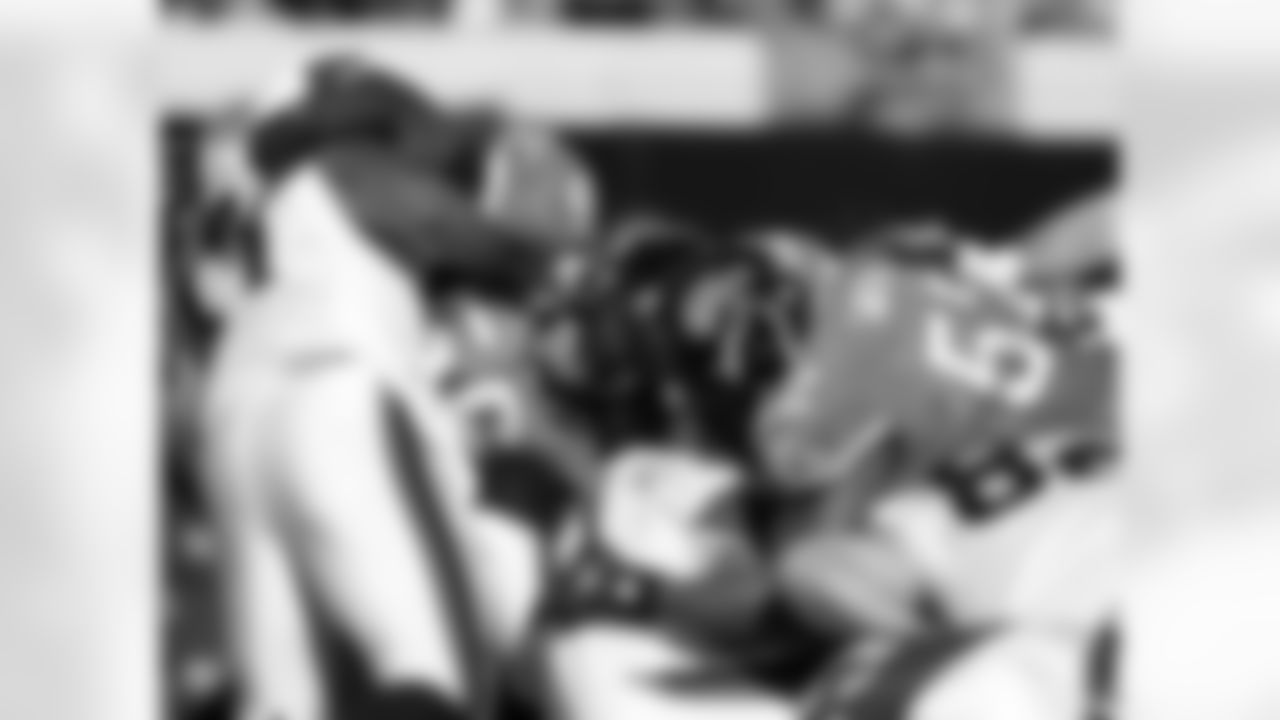 56 Justin Durant, #52 Daryl Smith