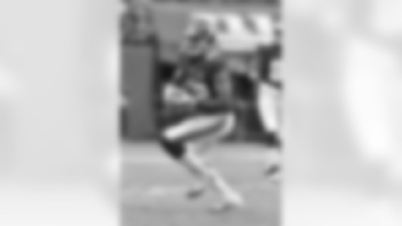 Randle has slid into the #1 receiver role nicely for the Giants after Victor Cruz was lost with a season-ending knee injury in Week 6. Randle leads the team with 53 receptions and is second with 557 receiving yards, just 54 yards shy of his career high he set last season.