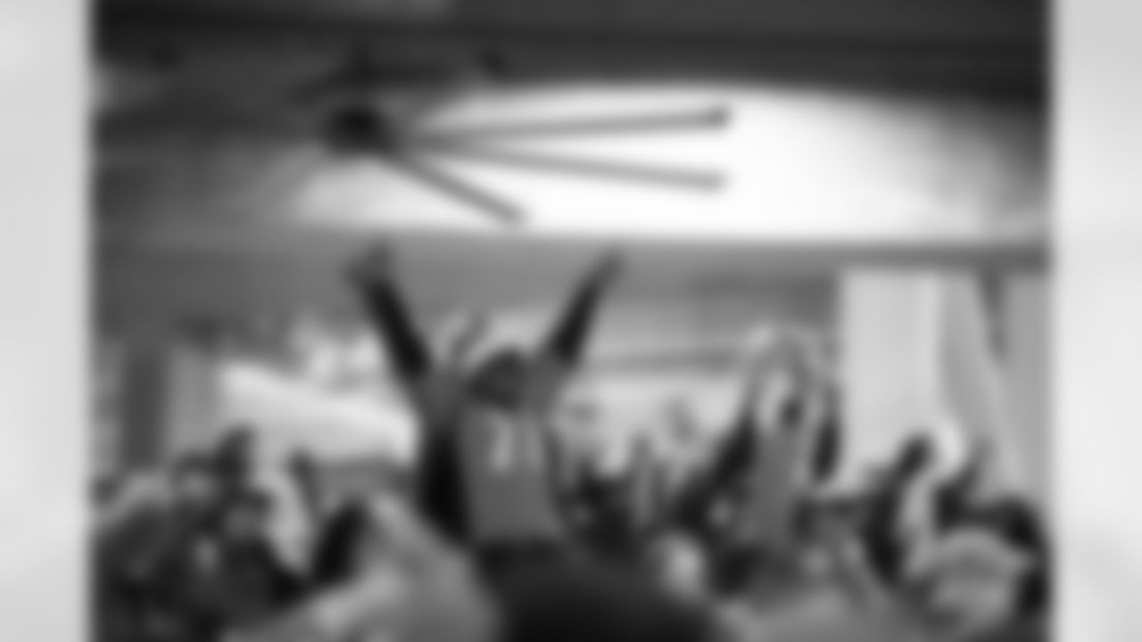 2023_0121_DuuuvalWatchParty_093