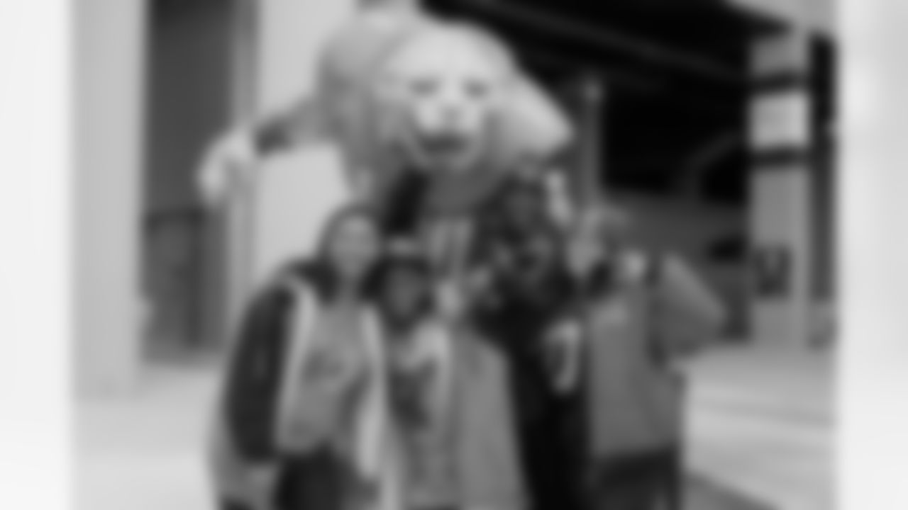 2023_0121_DuuuvalWatchParty_011