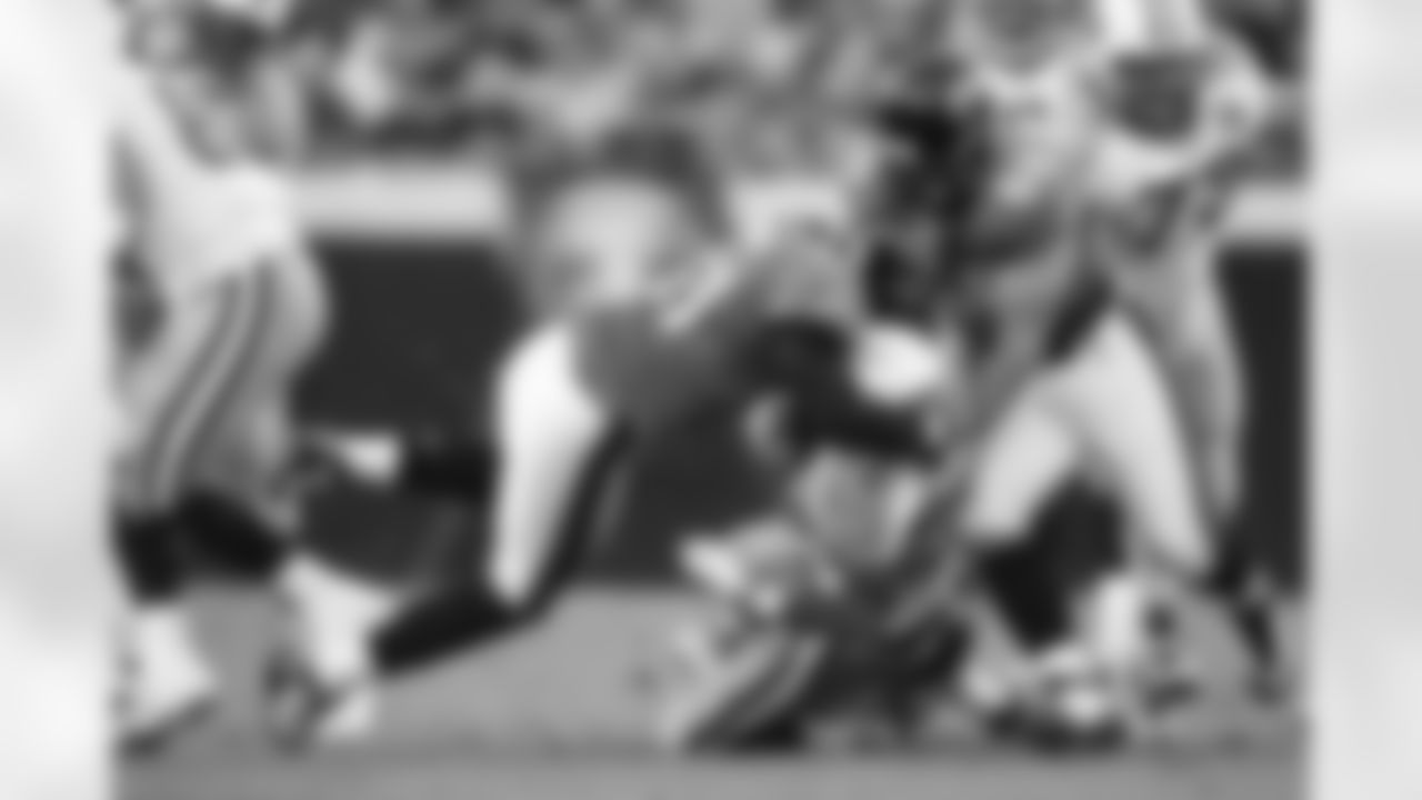 51 Clint Ingram, #66 Derek Landri