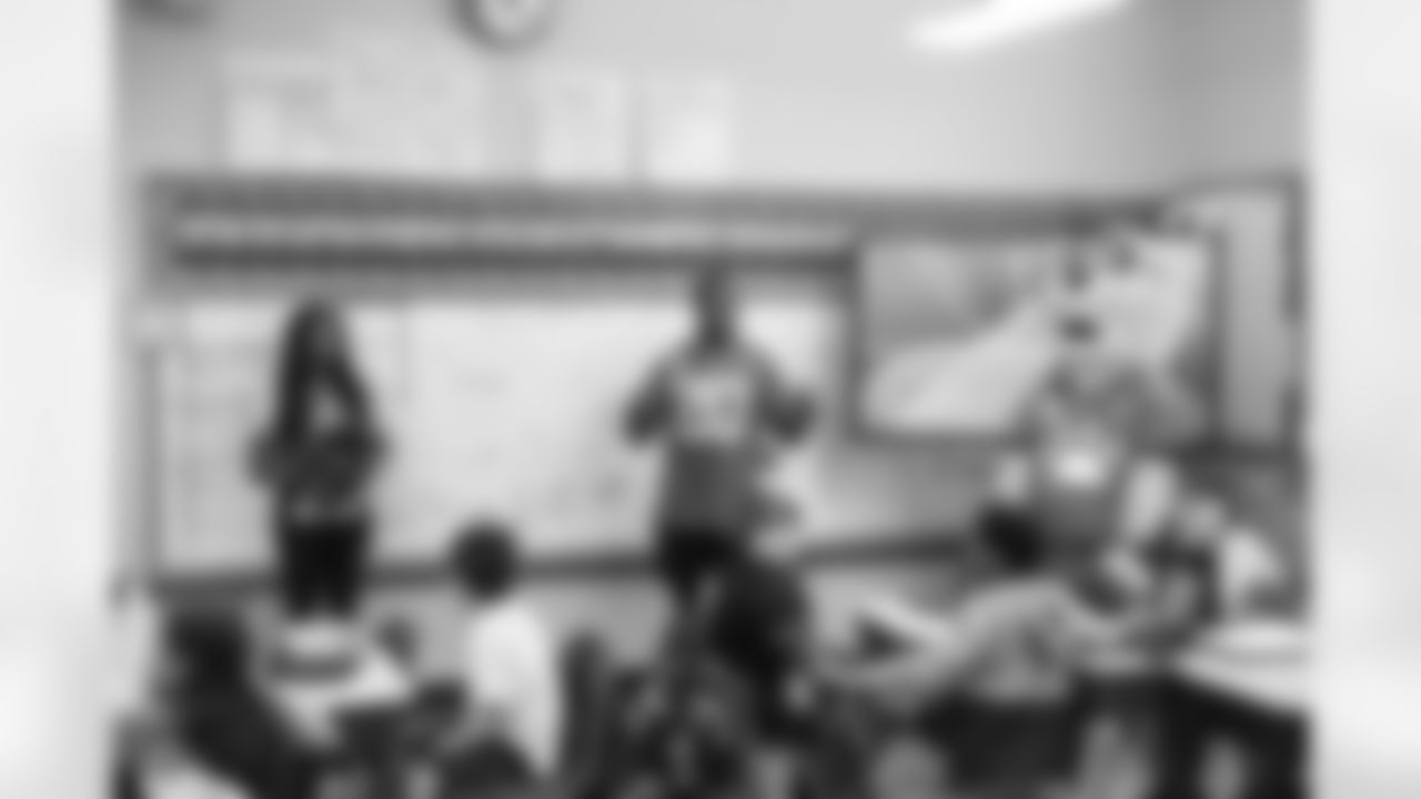 2023_0308_LiteracyLockerRoom_14