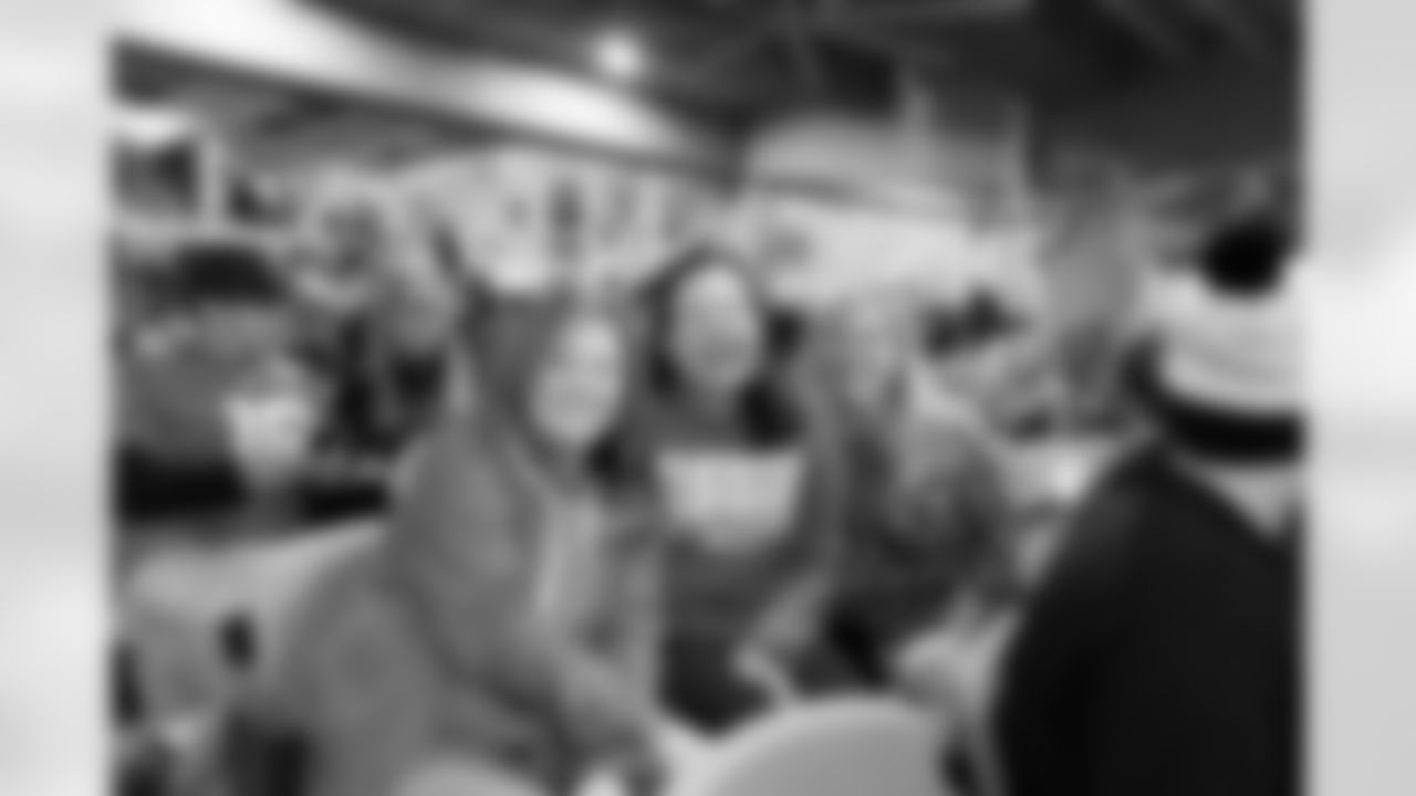 2023_0121_DuuuvalWatchParty_066