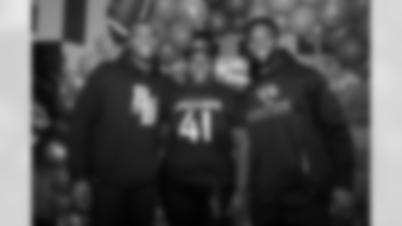 2022_1122_JoshTravonYetDinner_054