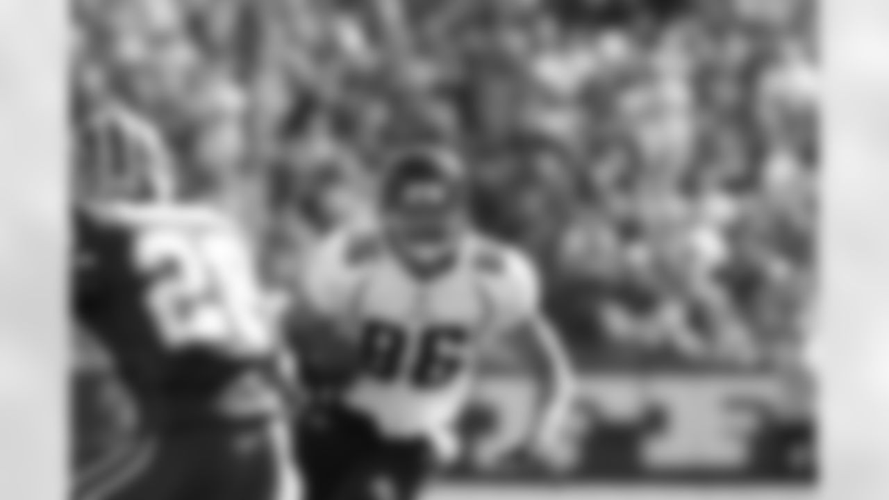 86 Zach Miller