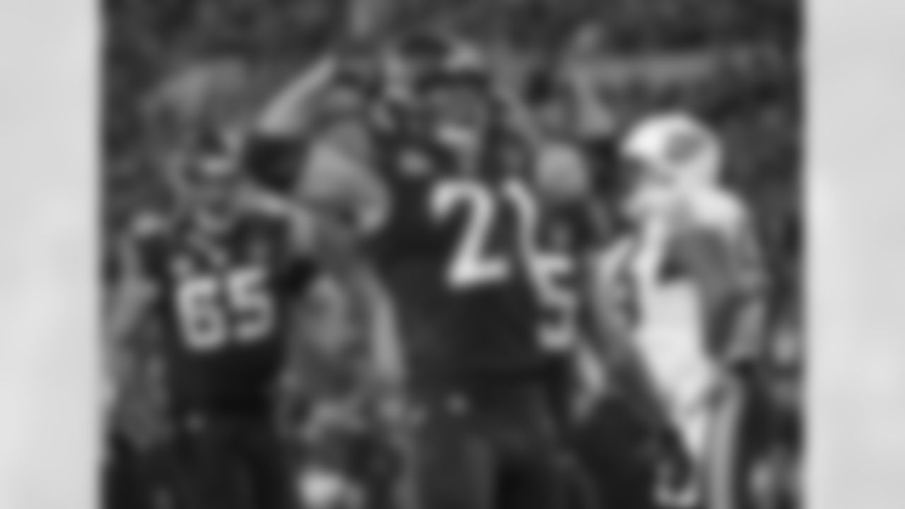 Toby Gerhart flexed his muscles after his touchdown gave the Jaguars the lead in prime time.