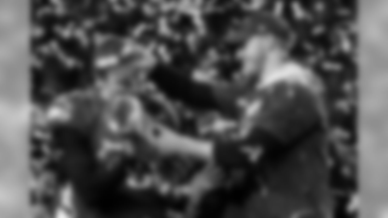 AP_18355587312469-min