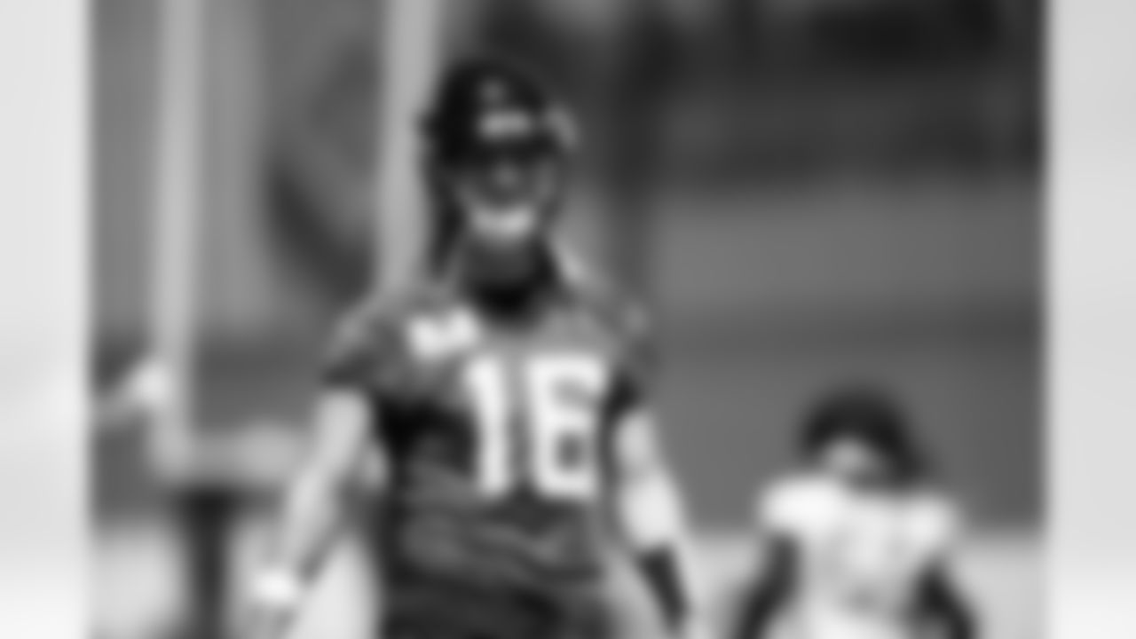 QB Trevor Lawrence (16)