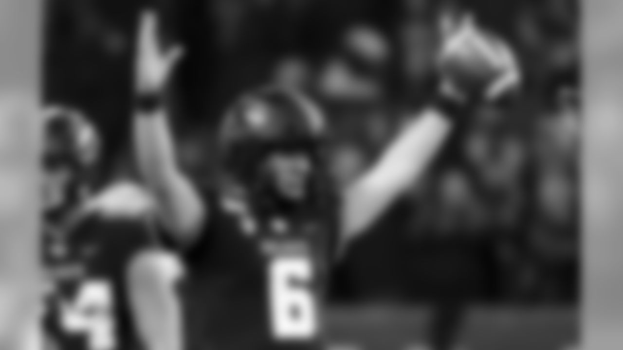 Oregon State quarterback Jake Luton reacts as time runs out in the team's NCAA college football game against Arizona State in Corvallis, Ore., Saturday, Nov. 16, 2019. Oregon State won 35-34. (AP Photo/Steve Dykes)