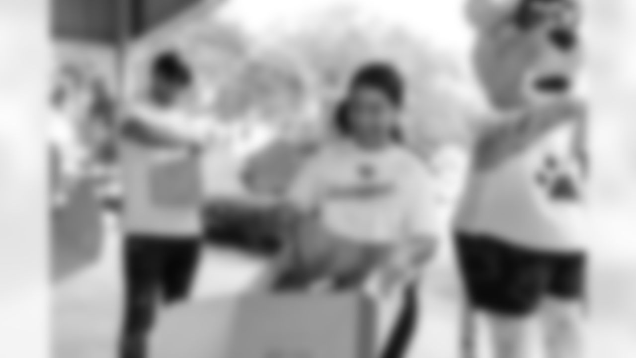 2022_0917_HHMFoodDistribution_019