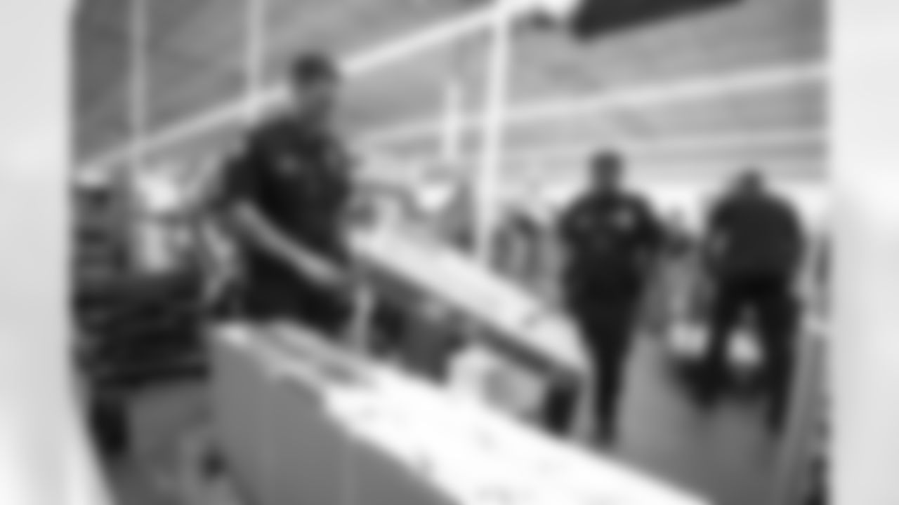 In celebration of National First Responders Day, the Jaguars and Academy Sports surprised Jaguars Legend and Jacksonville Police Officer Ernest Wilford with a shopping spree for the Jacksonville Police Athletic League.