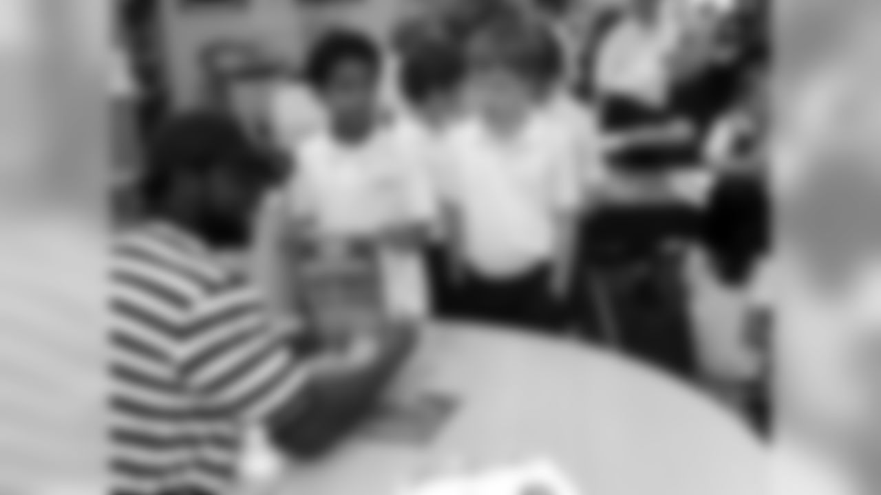 Groves visits Grace Episcopal Day School