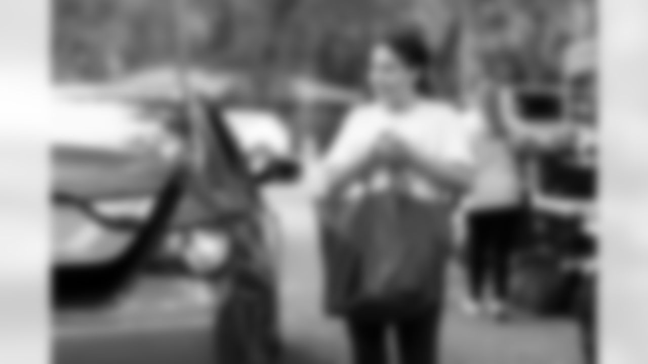 2022_0917_HHMFoodDistribution_039