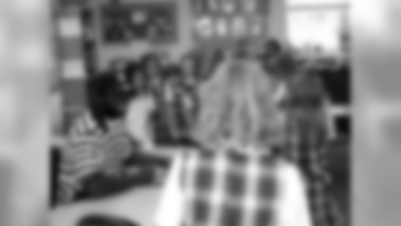 Groves visits Grace Episcopal Day School