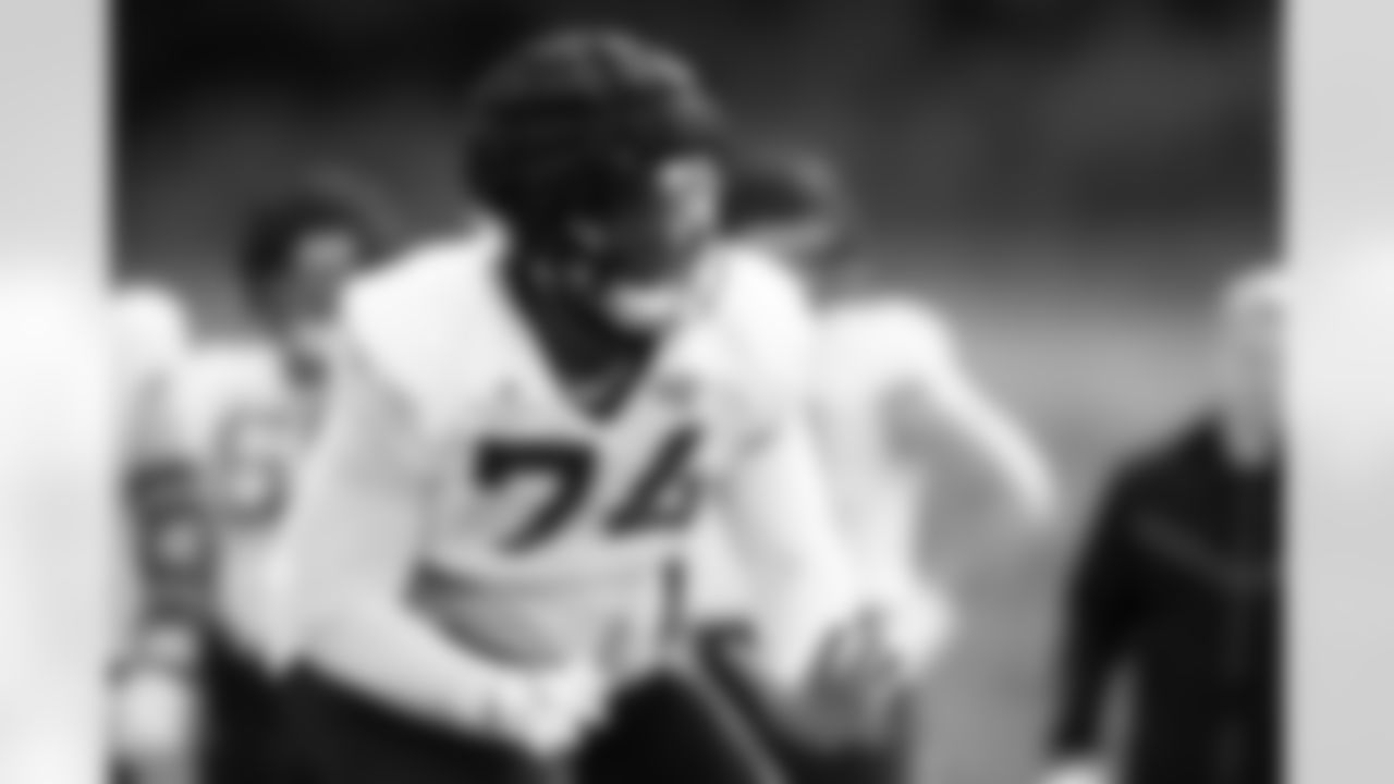 OL Cam Robinson (74)