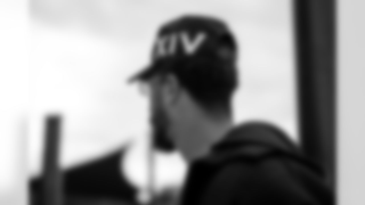 2021_1128_vs_Falcons_Arrivals_TE_017