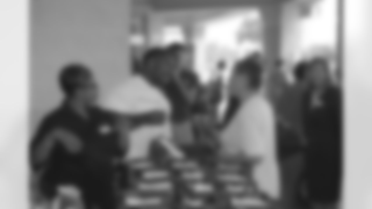 Jones-Drew provides Thanksgiving meals