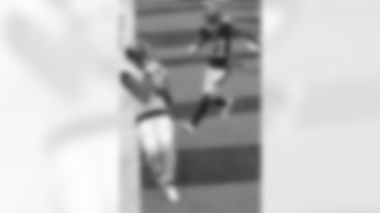 Jacksonville Jaguars receiver DJ Chark Jr. (17) gets both feet down in the back of the endzone as he clutches an 11 yard touchdown pass with 21 seconds to play in the first quarter against the Cincinnati Bengals during an NFL football game, Sunday, Oct. 4, 2020 in Cincinnati, OH.