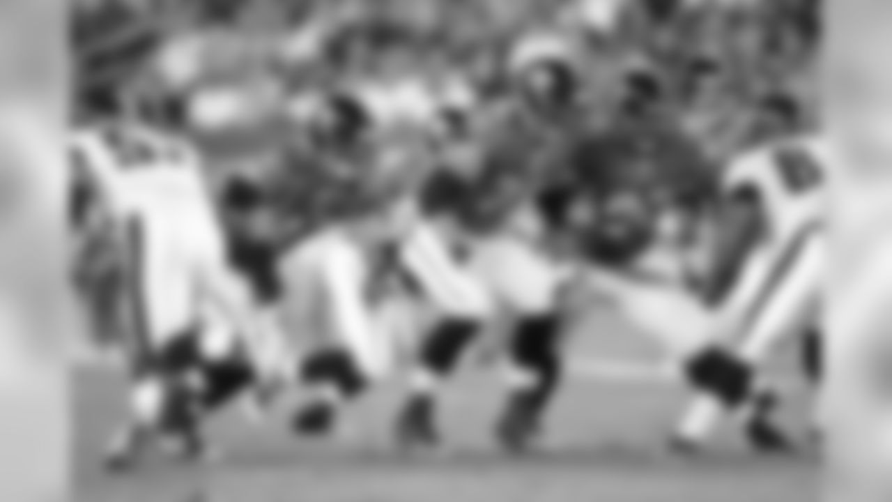 47 Mike Caussin, #76 Daniel Baldridge, #67 Vince Manuwai