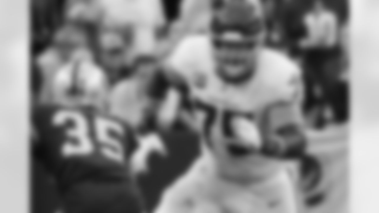 Washington Football Team guard Brandon Scherff (75) plays against the Las Vegas Raiders during the first half of an NFL football game, Sunday, Dec. 5, 2021, in Las Vegas. (AP Photo/Rick Scuteri)