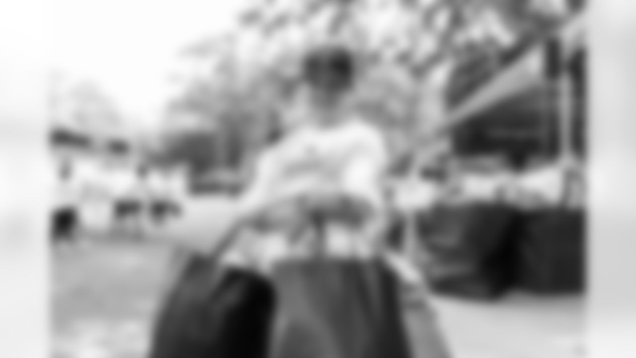 2022_0917_HHMFoodDistribution_066
