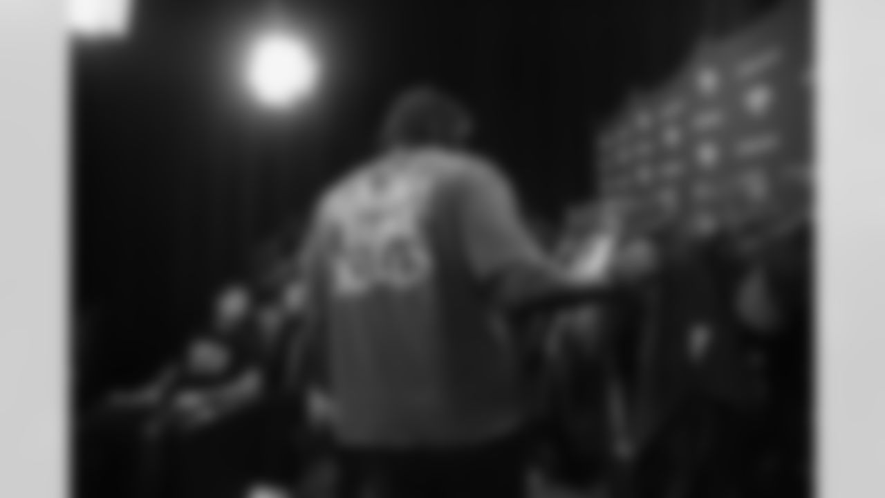 BTS — 2023 Draft Class JAX Photoshoot
OL Anton Harrison