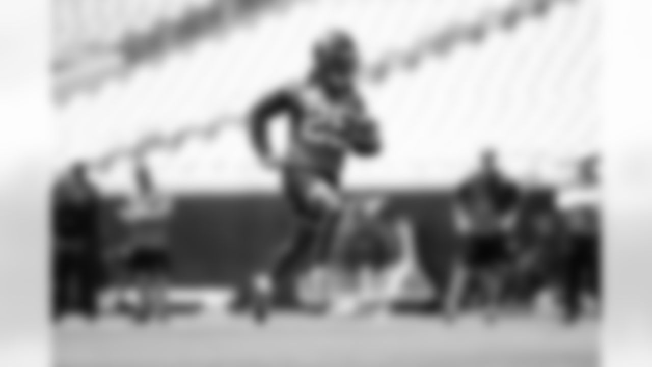 Jaguars running back D'Ernest Johnson (25) during Mandatory Minicamp at TIAA Bank Field in Jacksonville, FL on June 13, 2023.