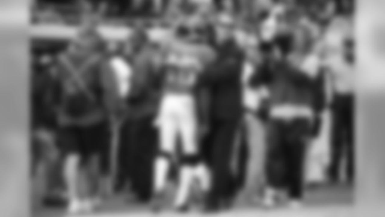 16 Nate Hughes, Jack Del Rio