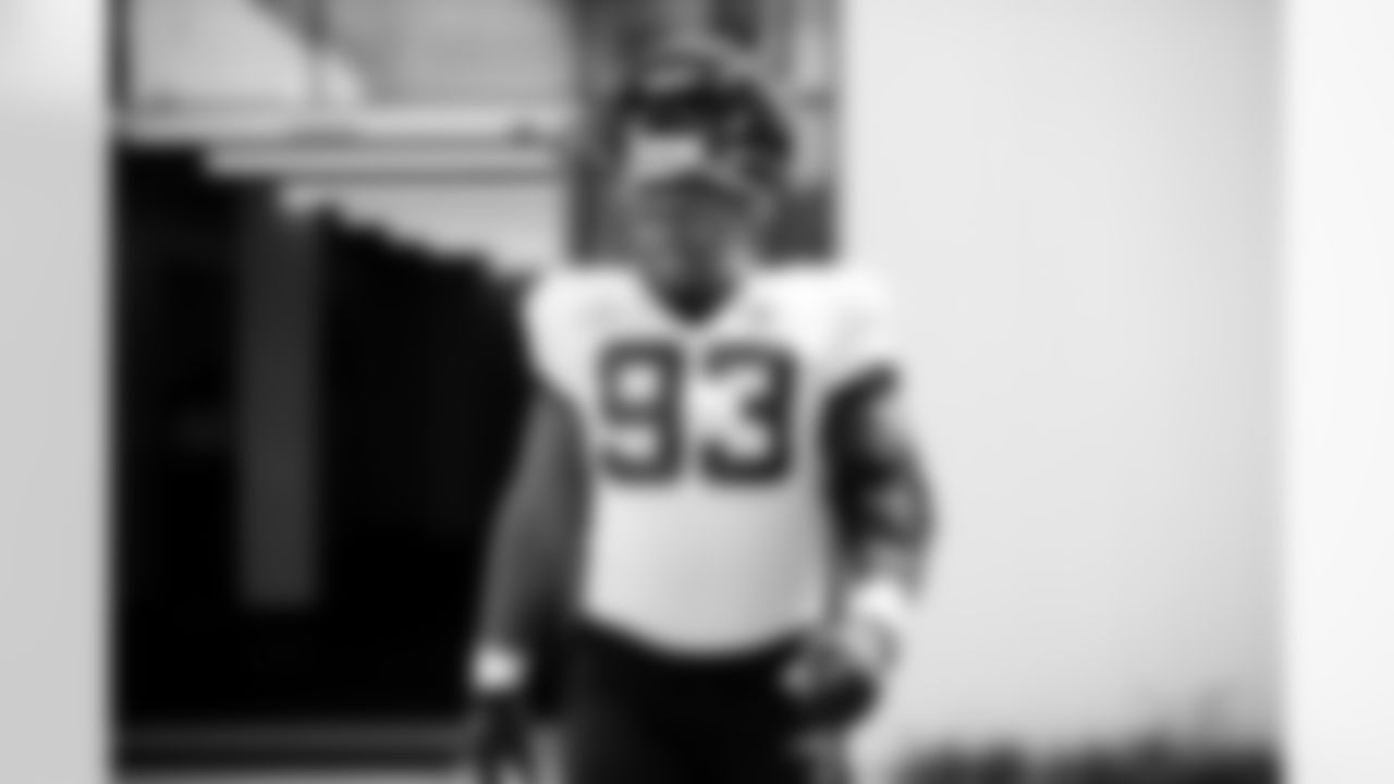 DL Tyler Lacy (93)