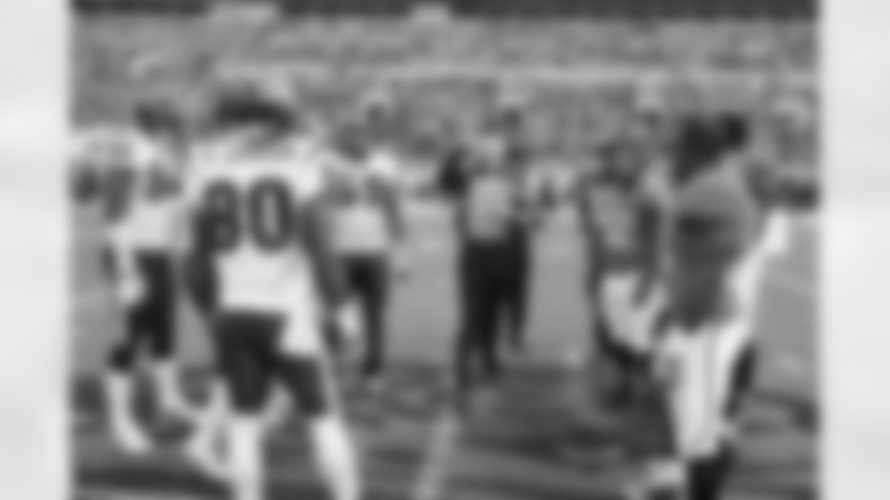 24 Montell Owens, #32 Maurice Jones-Drew
