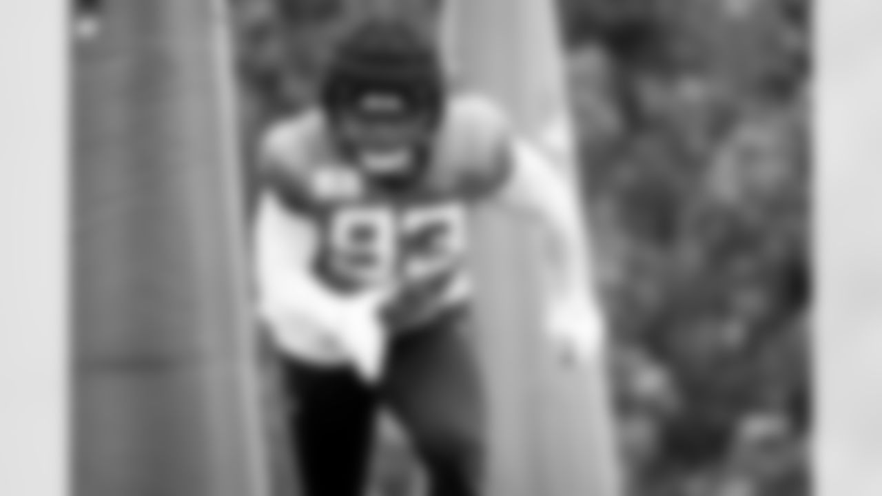 DL Tyler Lacy (93)