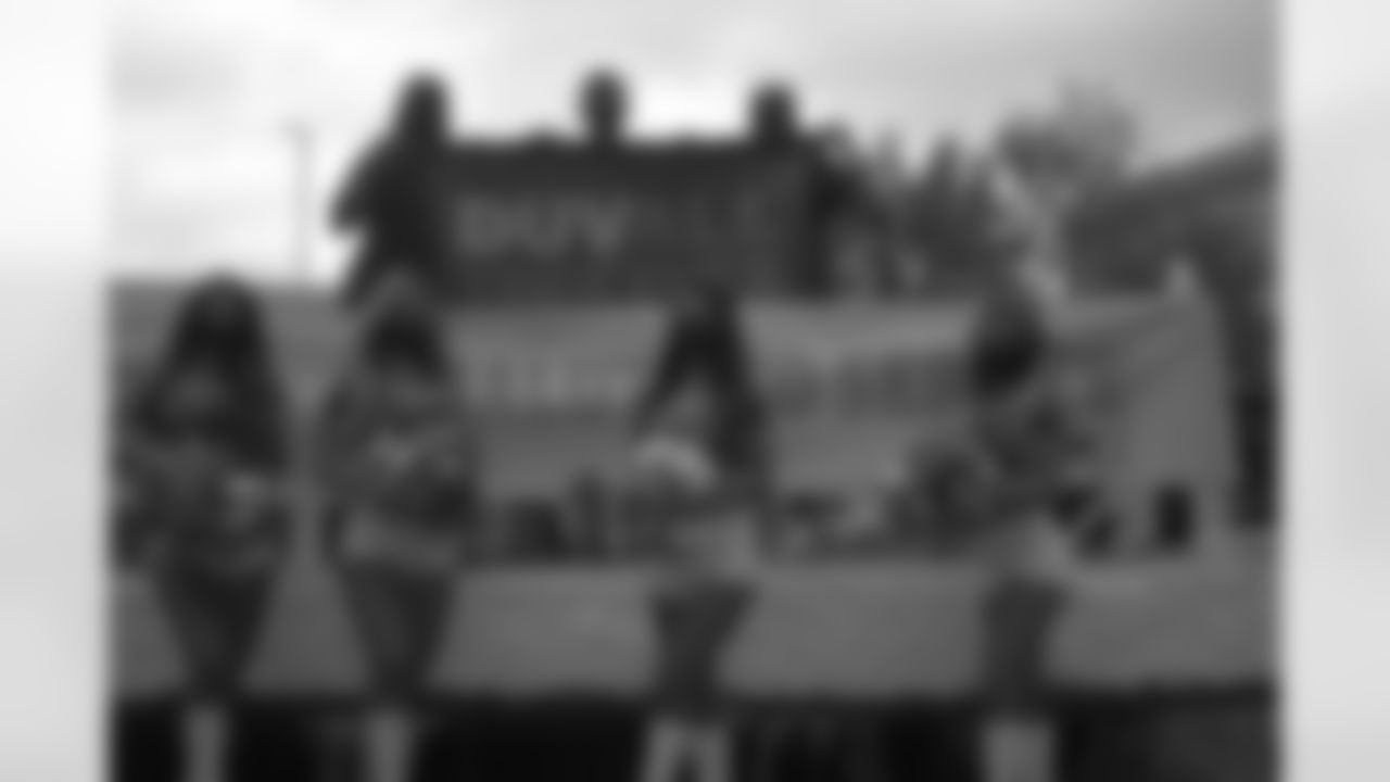 Parade 1