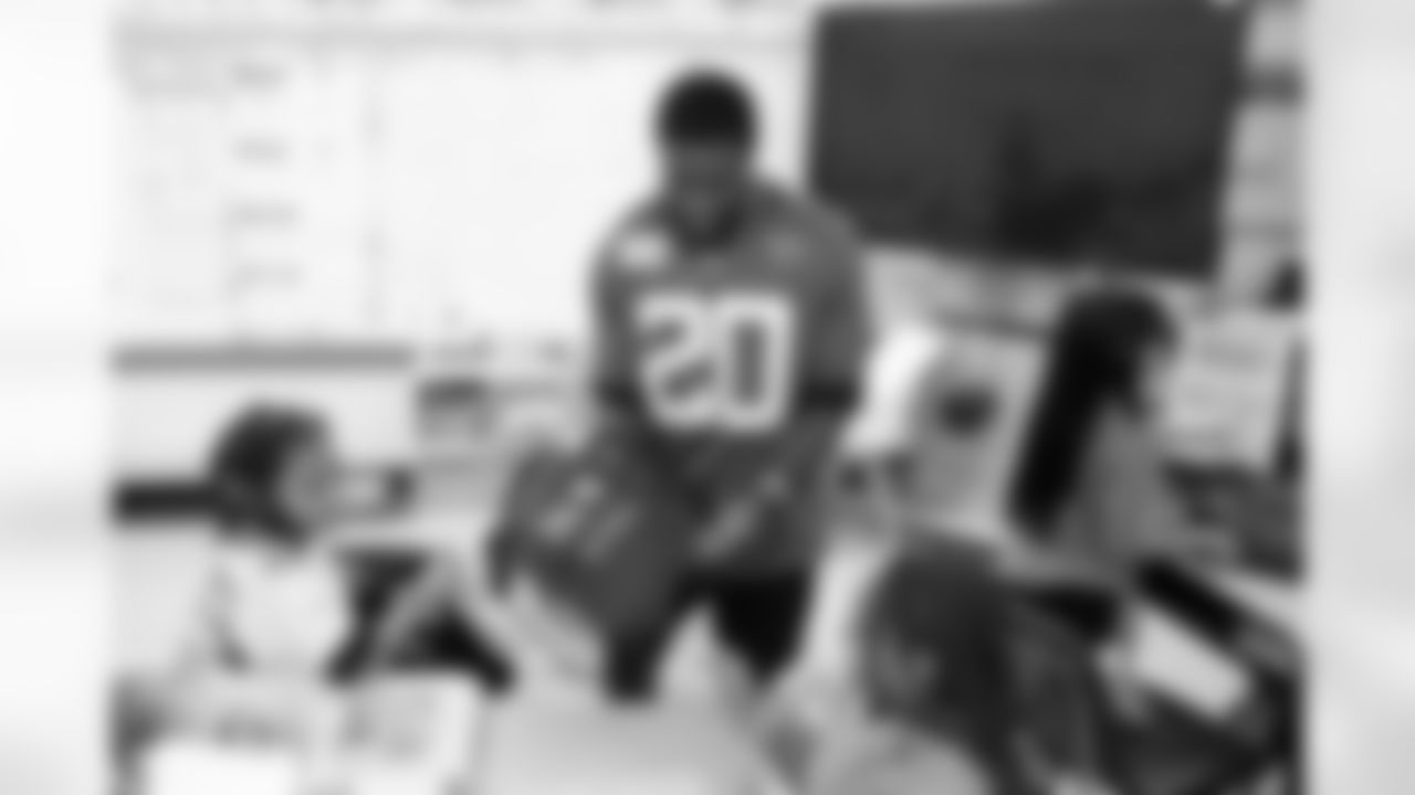 2023_0308_LiteracyLockerRoom_55