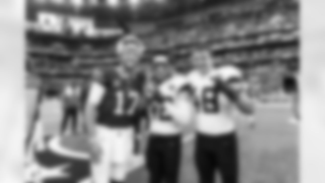 Jacksonville Jaguars vs Buffalo Bills
S Andrew Wingard (42) and LB Chad Muma (48)