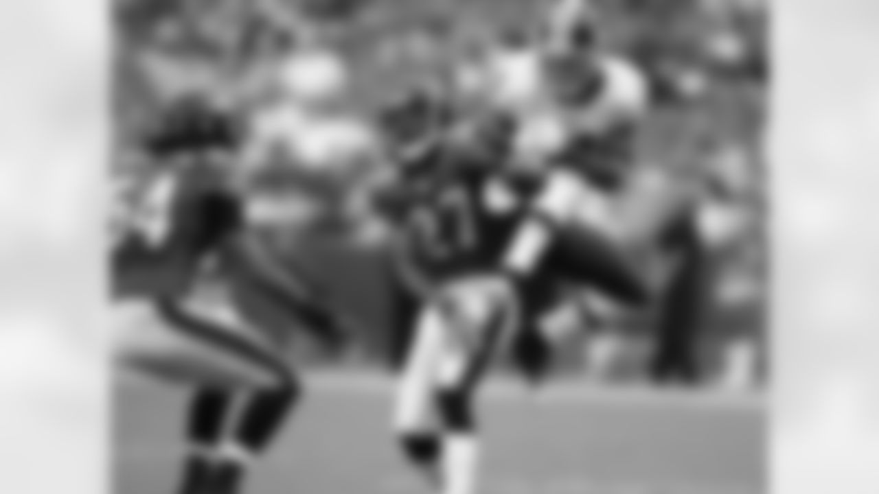 54 Mike Peterson, #27 Rashean Mathis